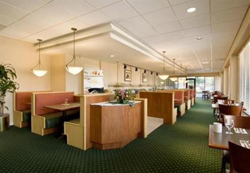 фото отеля Courtyard by Marriott Riverside