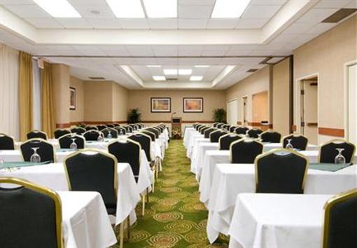 фото отеля Courtyard by Marriott Riverside