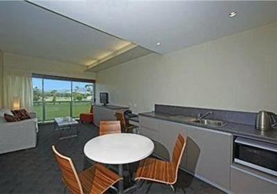 фото отеля Quality Hotel Hobart Airport