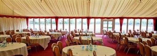 фото отеля Cotswold Water Park Four Pillars Hotel