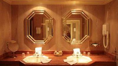 фото отеля Hostellerie La Cheneaudiere - Relais & Chateaux