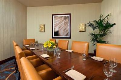 фото отеля Sheraton Agoura Hills Hotel