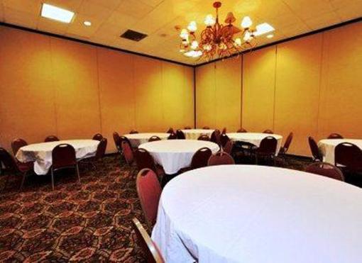 фото отеля Clarion Inn Fort Wayne