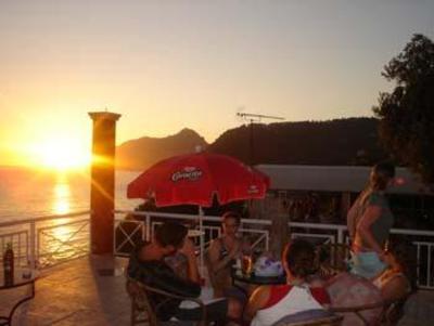 фото отеля Sunrock Backpackers Hostel