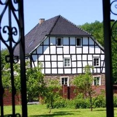 фото отеля Malteser Kommende Ehreshoven Hotel Engelskirchen