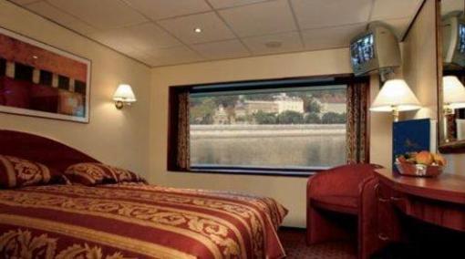 фото отеля Hotelschiff Amadeus Duisburg