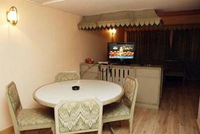 фото отеля Hotel Yuvraj Palace