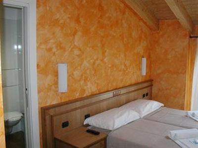 фото отеля Azzano Holidays B&B Mezzegra