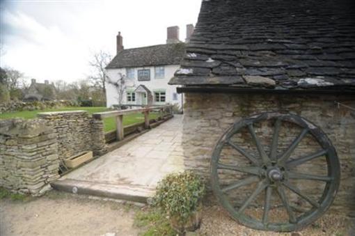 фото отеля The Plough at Kelmscott
