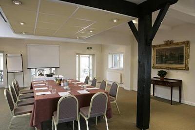 фото отеля The Bear Hotel Hungerford