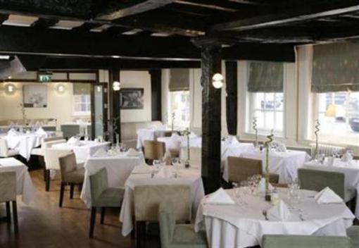 фото отеля The Bear Hotel Hungerford