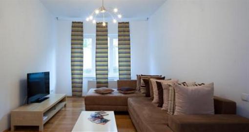 фото отеля Living In Aparthotel Oradea