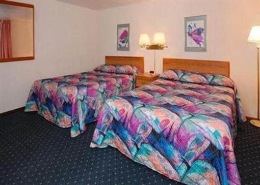 фото отеля Knights Inn Mackinaw City