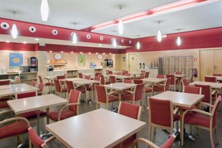 фото отеля Holiday Inn Express Madrid Airport