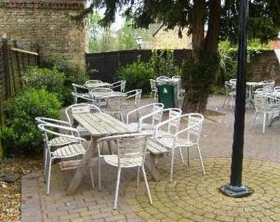 фото отеля Brave Old Oak Hotel Towcester