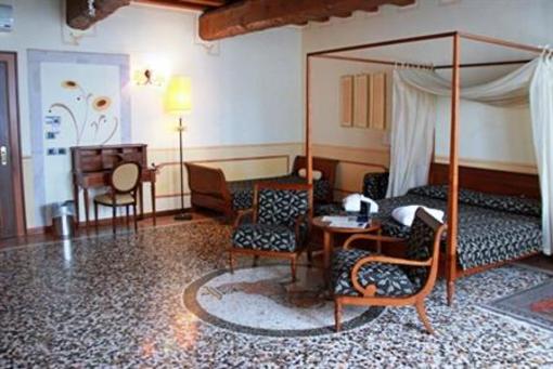 фото отеля Hotel Villa Policreti