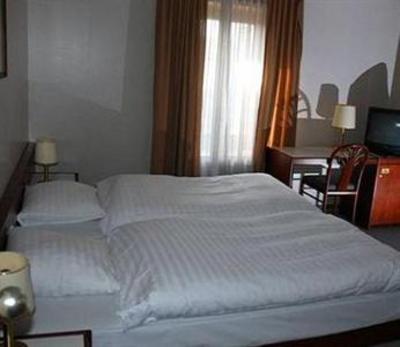 фото отеля Hotel Galions Et Pub Cheseaux-sur-Lausanne