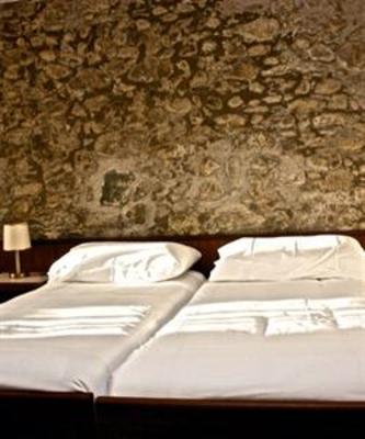 фото отеля Hotel Galions Et Pub Cheseaux-sur-Lausanne