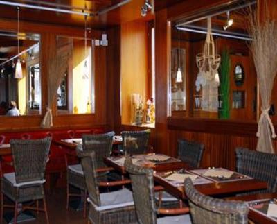 фото отеля Hotel Galions Et Pub Cheseaux-sur-Lausanne