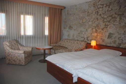 фото отеля Hotel Galions Et Pub Cheseaux-sur-Lausanne