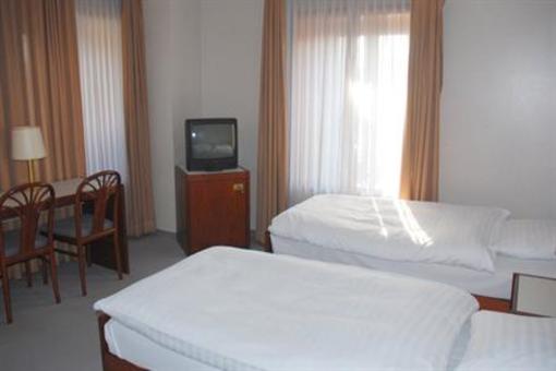 фото отеля Hotel Galions Et Pub Cheseaux-sur-Lausanne