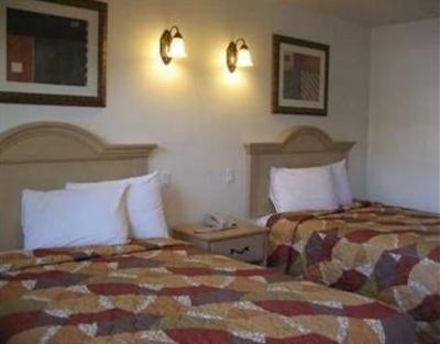 фото отеля Glen Capri Inn & Suites - Colorado Street