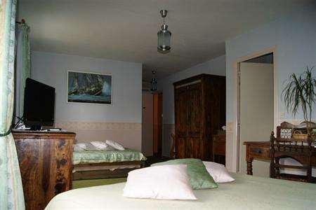 фото отеля Hotel De La Loire Saint-Satur