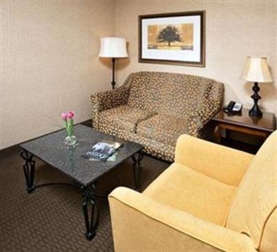 фото отеля DoubleTree by Hilton Hotel Detroit - Novi