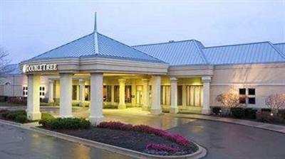 фото отеля DoubleTree by Hilton Hotel Detroit - Novi
