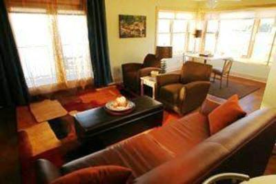 фото отеля East Bay Suites
