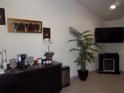 фото отеля O'Cairns Inn & Suites