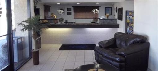 фото отеля O'Cairns Inn & Suites