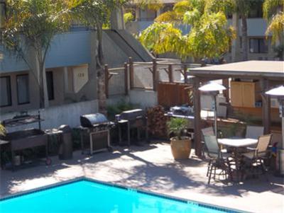 фото отеля O'Cairns Inn & Suites