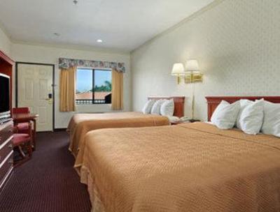 фото отеля Lynwood Century Freeway Travelodge