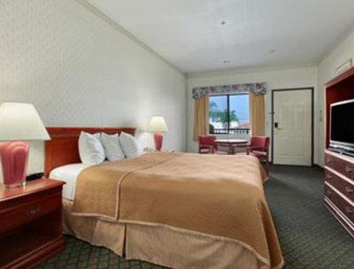 фото отеля Lynwood Century Freeway Travelodge