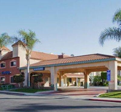 фото отеля Lynwood Century Freeway Travelodge