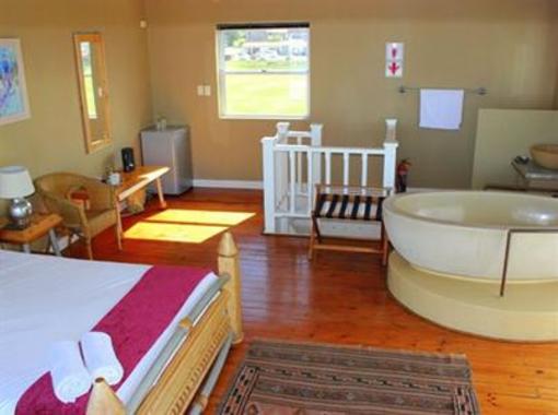 фото отеля 1 Point Village Guesthouse & Holiday Cottages Mossel Bay
