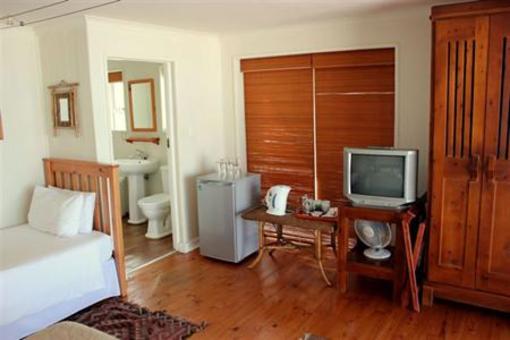 фото отеля 1 Point Village Guesthouse & Holiday Cottages Mossel Bay