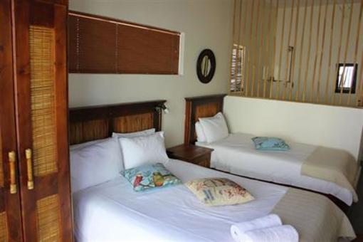 фото отеля 1 Point Village Guesthouse & Holiday Cottages Mossel Bay