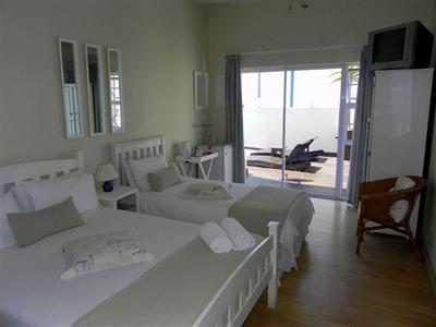 фото отеля 1 Point Village Guesthouse & Holiday Cottages Mossel Bay