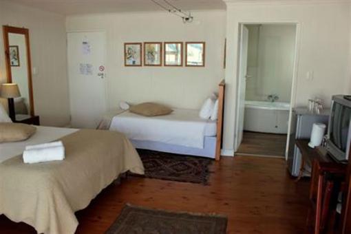фото отеля 1 Point Village Guesthouse & Holiday Cottages Mossel Bay