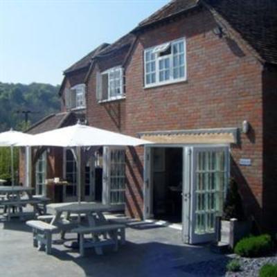 фото отеля The Three Horeshoes Inn High Wycombe