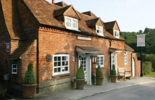 фото отеля The Three Horeshoes Inn High Wycombe