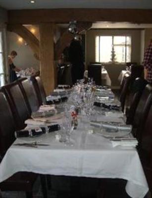 фото отеля The Three Horeshoes Inn High Wycombe
