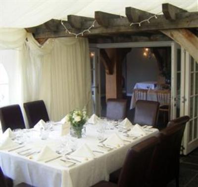 фото отеля The Three Horeshoes Inn High Wycombe