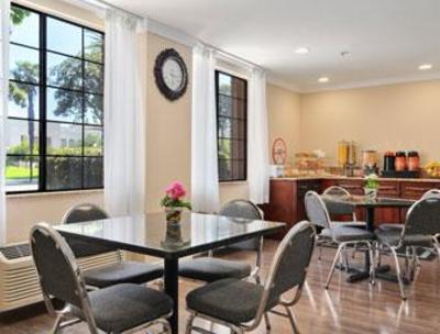 фото отеля Howard Johnson Pasadena