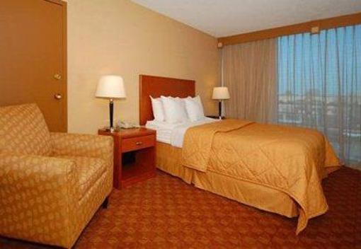 фото отеля Comfort Inn & Suites Omaha