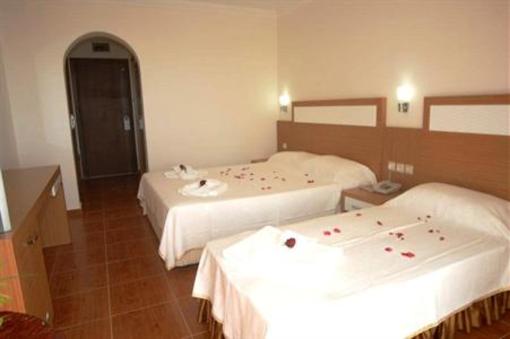 фото отеля Ideal Beach Hotel