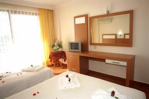 фото отеля Ideal Beach Hotel