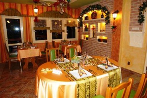 фото отеля Alfa Hotel es Wellness Centrum La Fiesta Etterem